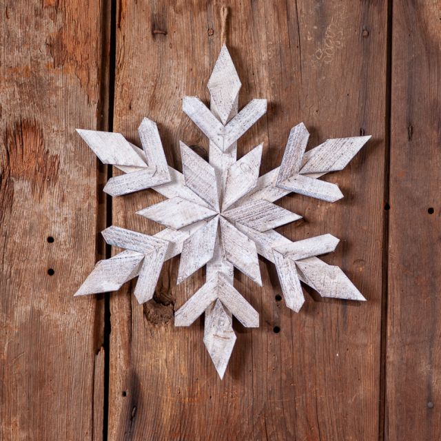 Irvins Tinware: 21.5-Inch Wooden Slat Snowflake