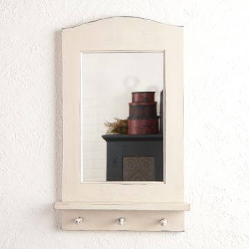 Mirror with pegs in cream
